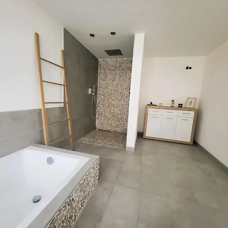 Apartment Modernes & Luxurioeses In Naehe Der Whu