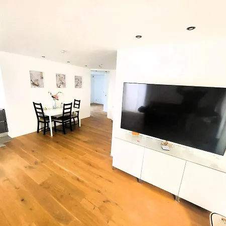 Modernes & Luxurioeses In Naehe Der Whu Apartment